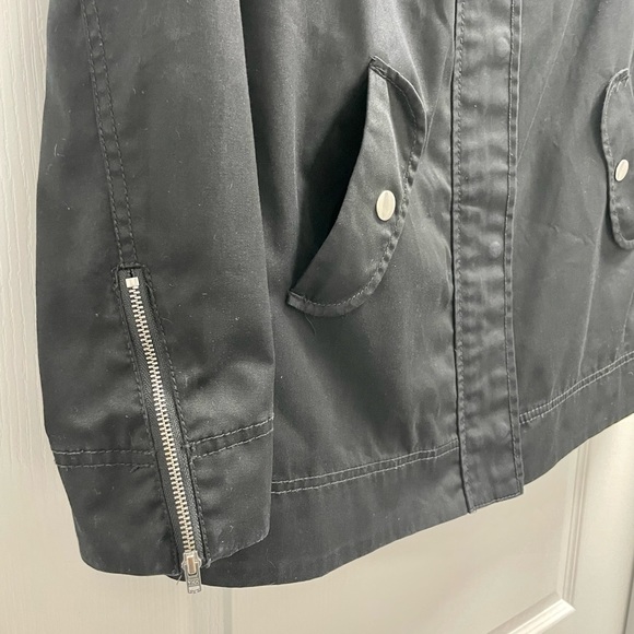 H&M | Light Jacket - Picture 8 of 13